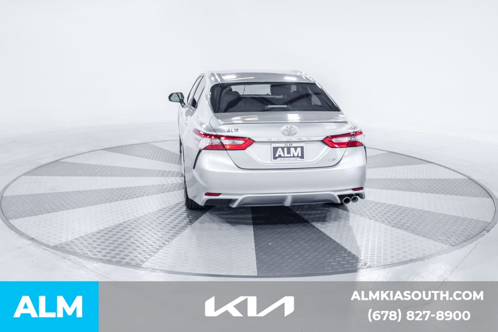 2018 Toyota Camry LE photo 8
