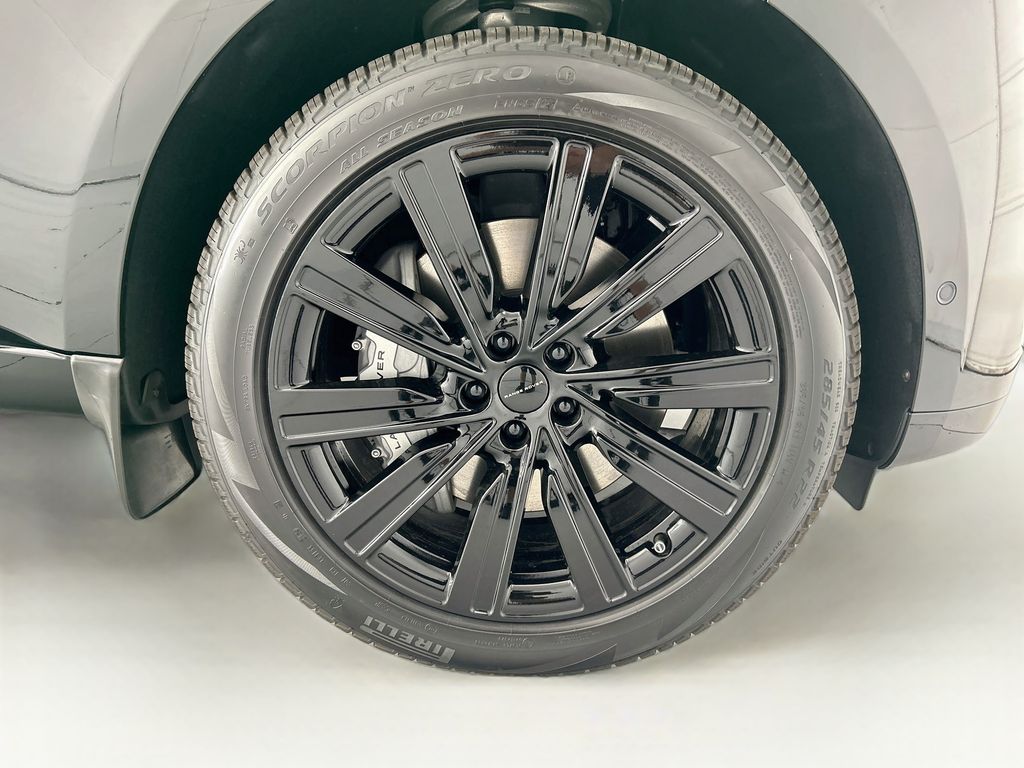 Thumbnail: 2026 Land Rover Range Rover - 31