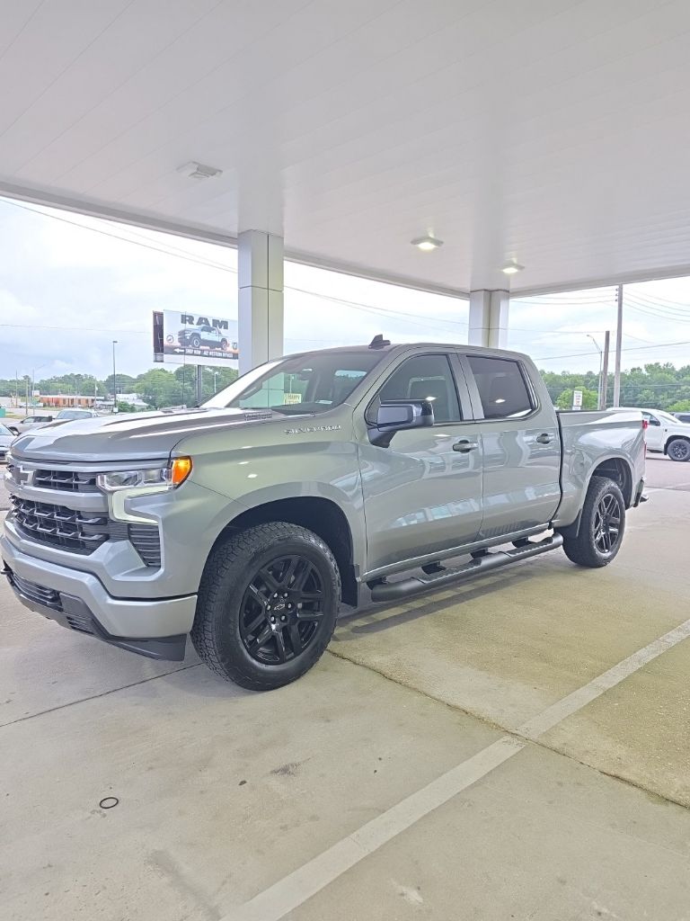 Sterling Gray Metallic 2026 Chevrolet Silverado 1500 Pickup Truck Four-Wheel Drive 8-Speed Automatic