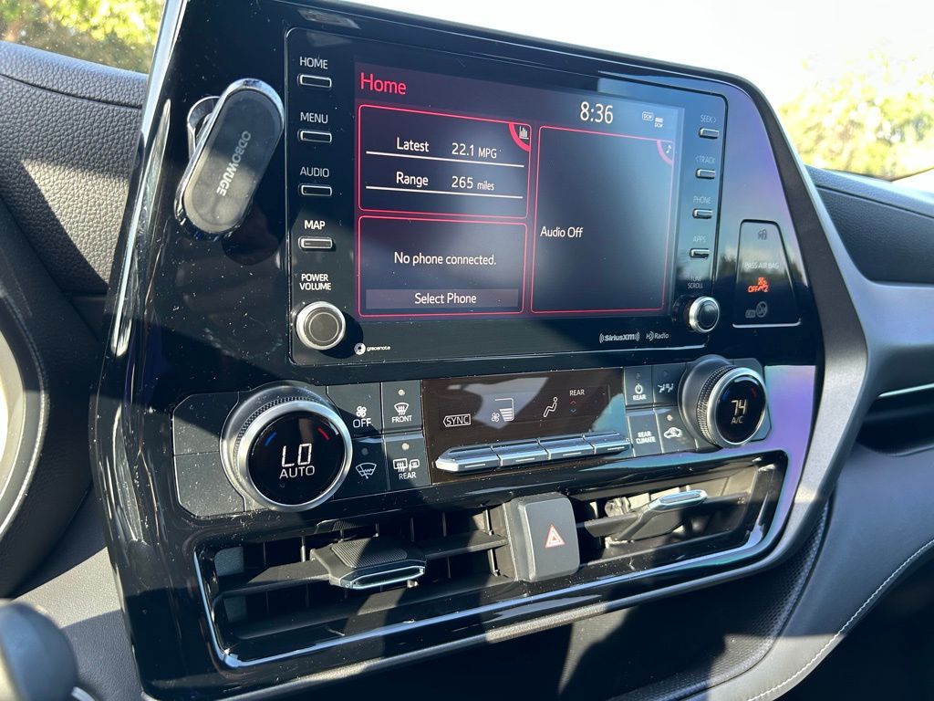 2021 Toyota Highlander LE 21