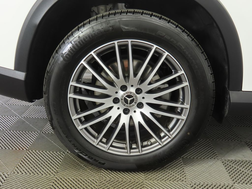 Thumbnail: 2025 Mercedes-Benz GLC - 32