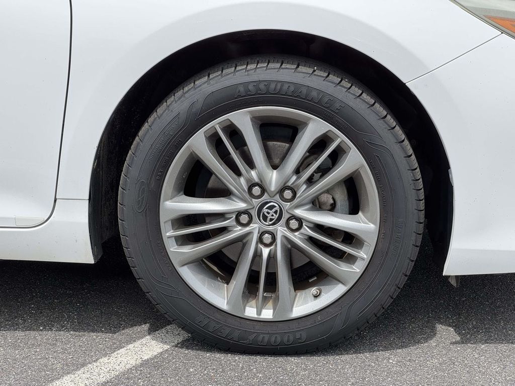 Used 2015 White Toyota SE image 11