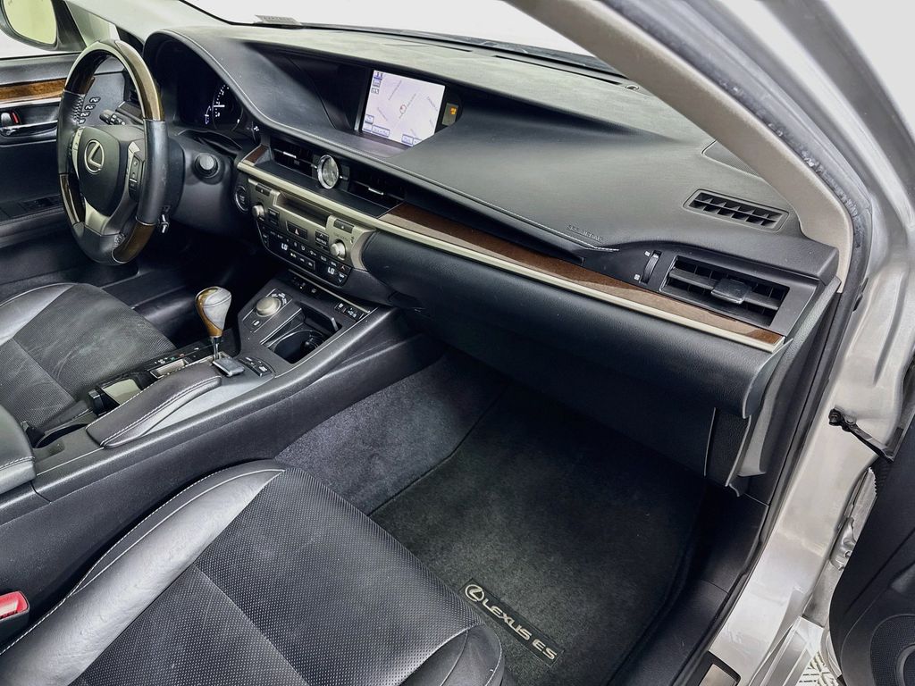 Thumbnail: 2014 Lexus ES - 31