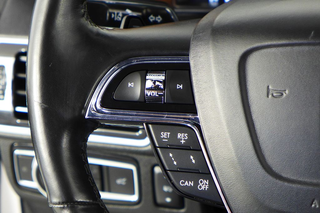 Thumbnail: 2019 Lincoln Navigator - 32