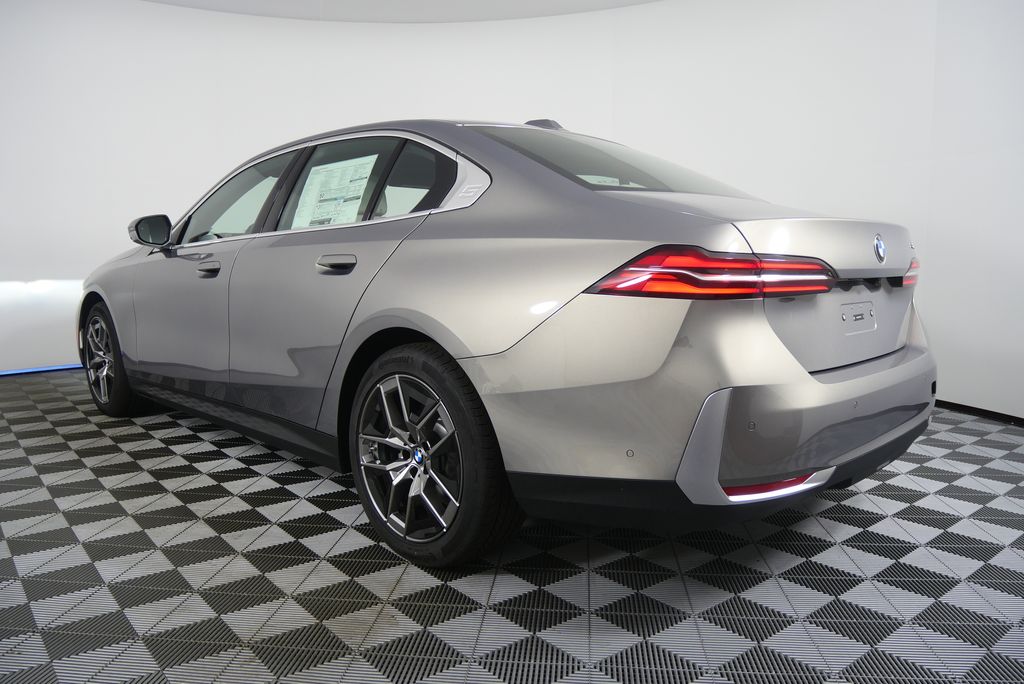 Thumbnail: 2026 BMW 5 Series - 5
