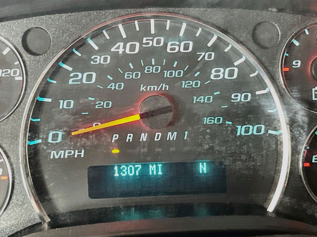 Used 2025 White GMC Work Van image 12