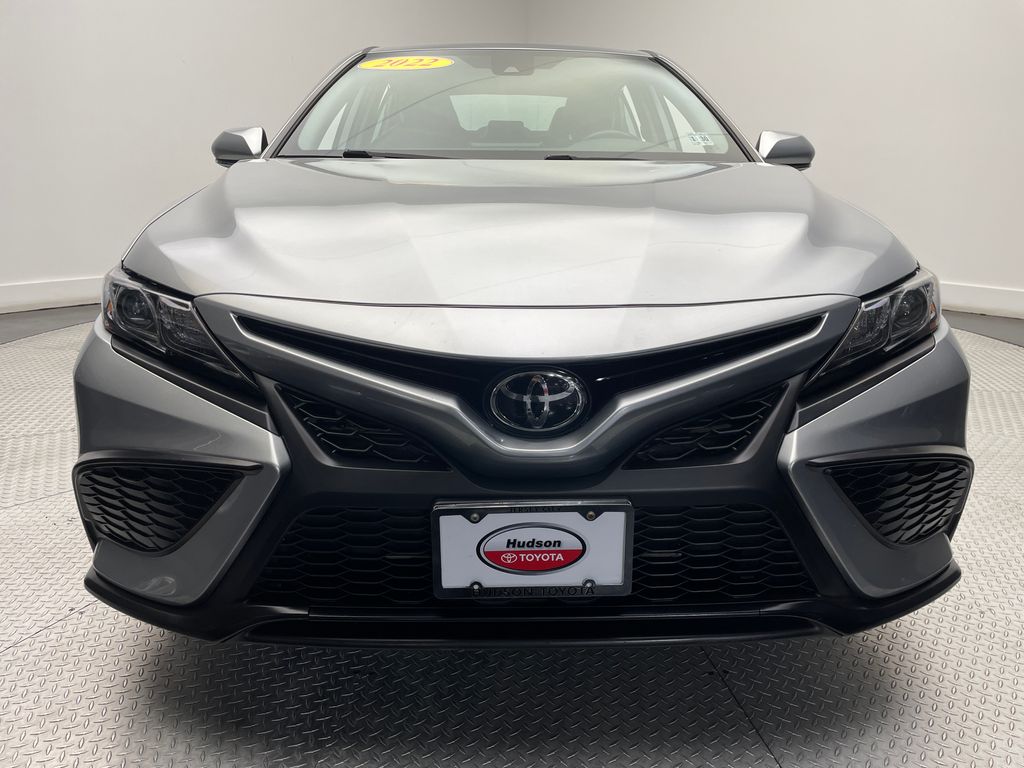 2022 Toyota Camry SE 2