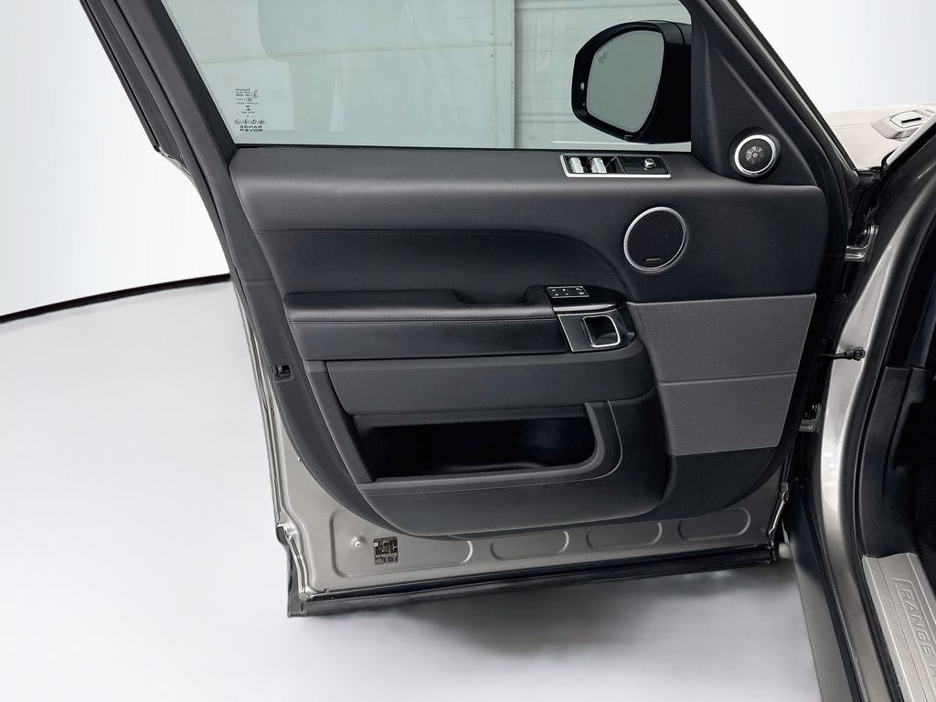 Thumbnail: 2019 Land Rover Range Rover Sport - 23