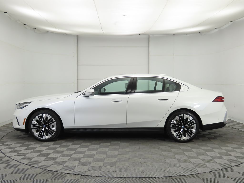 Thumbnail: 2026 BMW 5 Series - 8