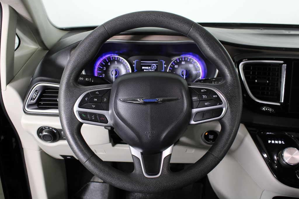 Used 2017 Chrysler Pacifica for sale in 