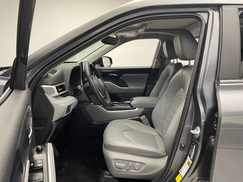 2023 Toyota Highlander XLE 12