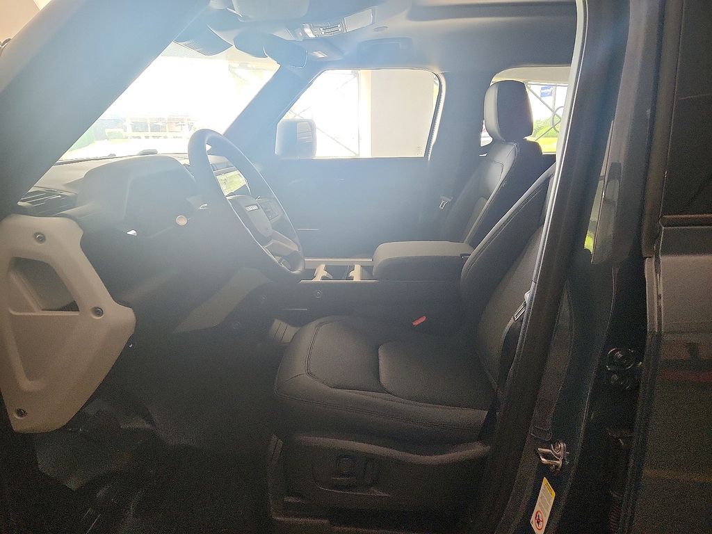 Thumbnail: 2025 Land Rover Defender - 6