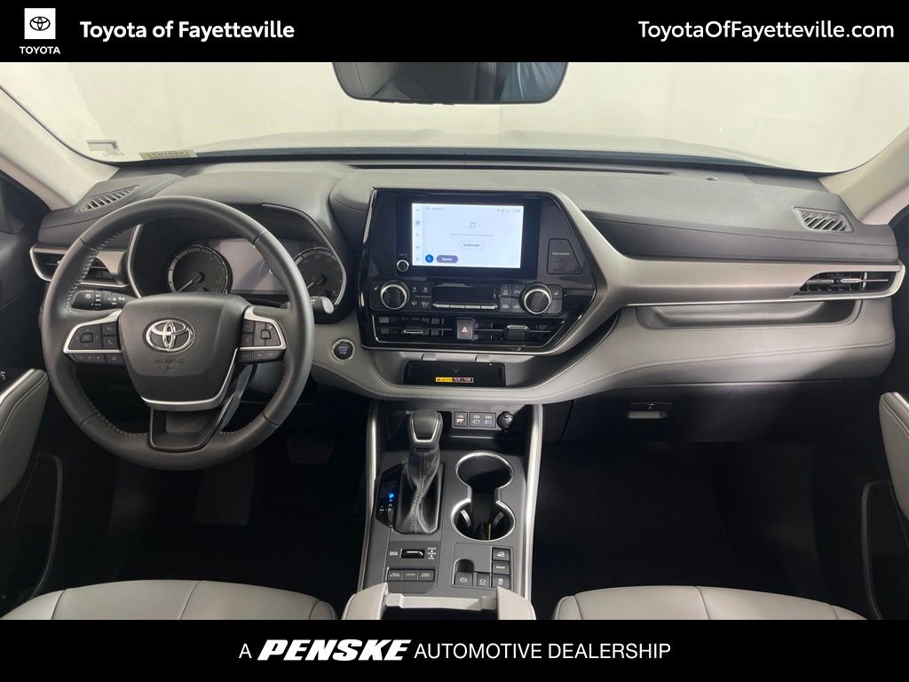 Thumbnail: 2026 Toyota Highlander - 22