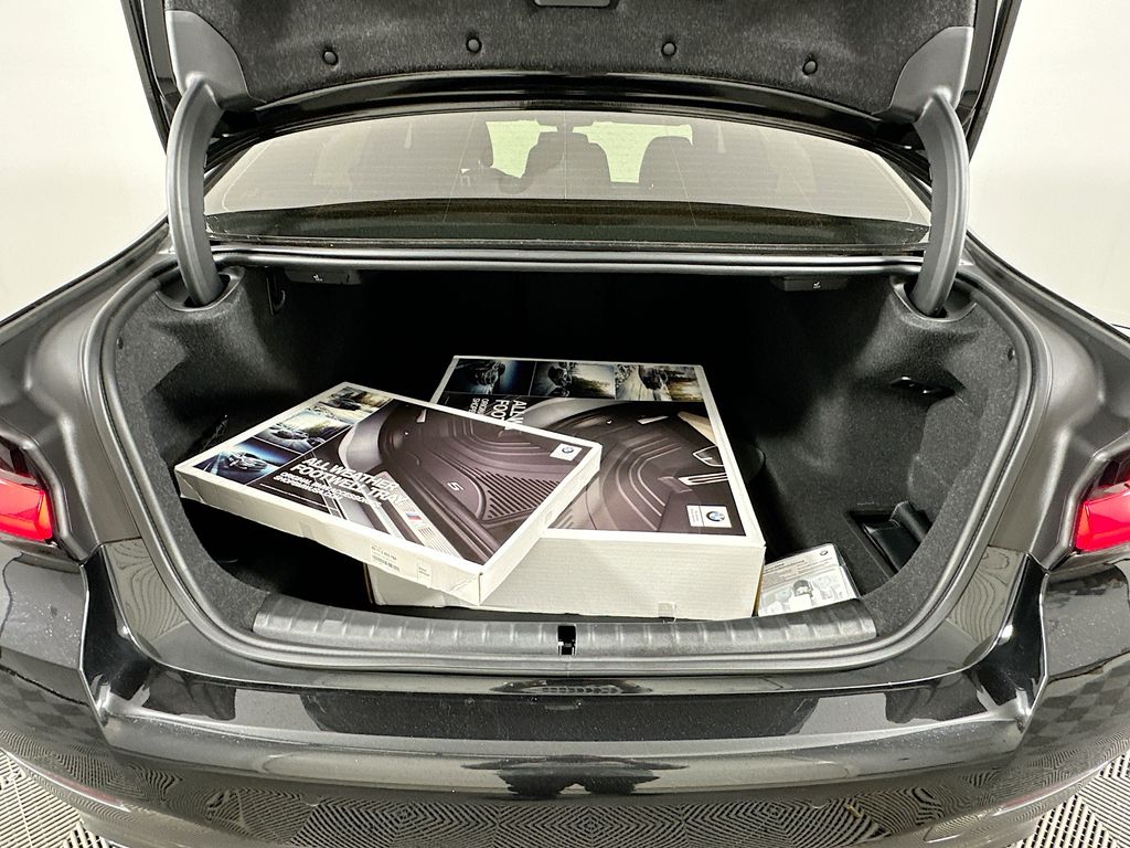 Thumbnail: 2023 BMW 5 Series - 27