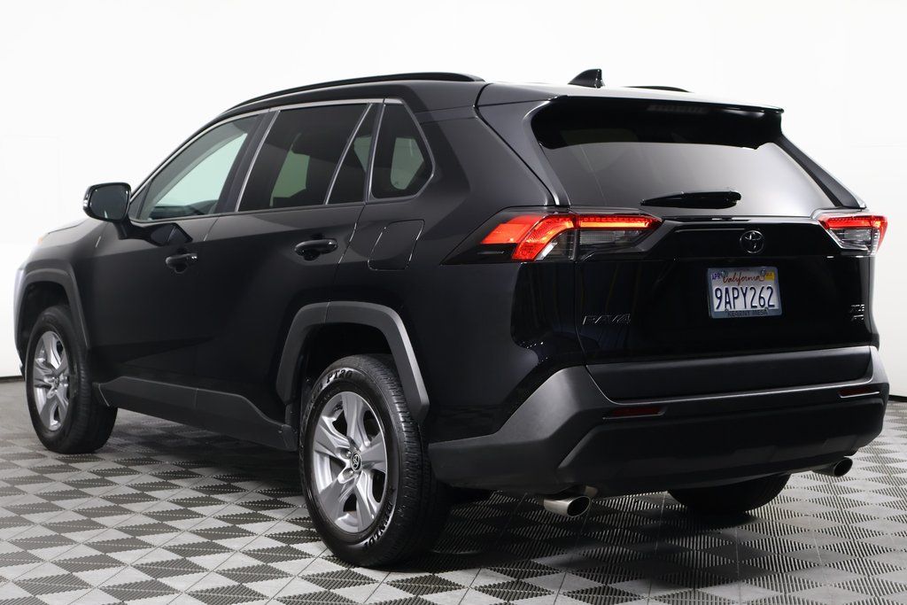 2022 Toyota RAV4 XLE 6