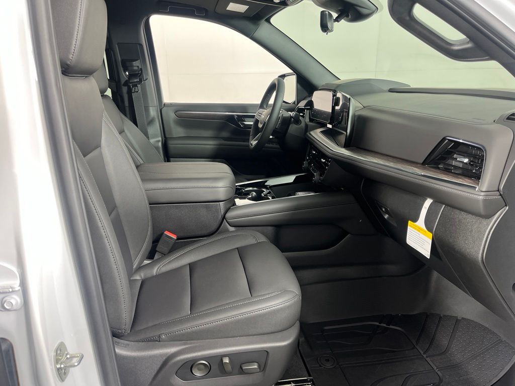 Thumbnail: 2026 Chevrolet Suburban - 9