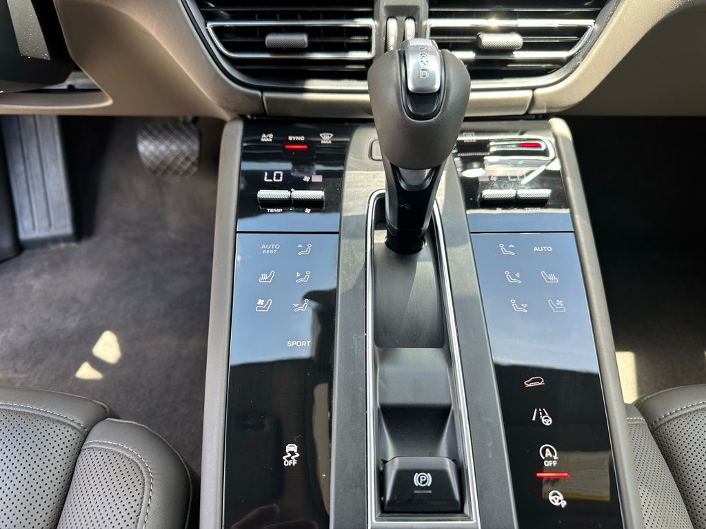 2022 Porsche Macan  21