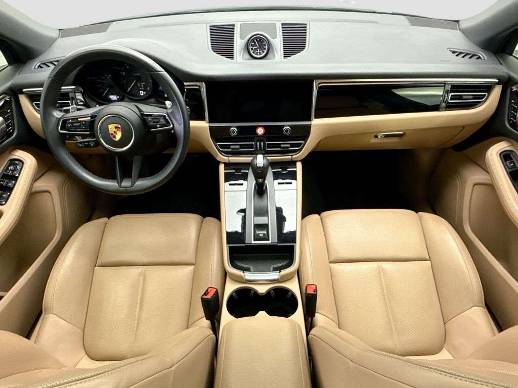Thumbnail: 2023 Porsche Macan - 16