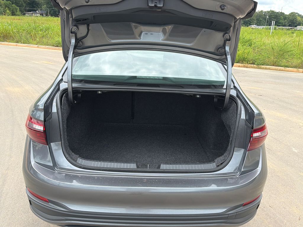 Used 2024 Silver Volkswagen 1.5T SE image 18