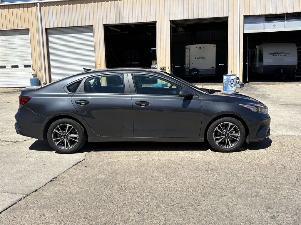 2024 Kia Forte LXS - 3