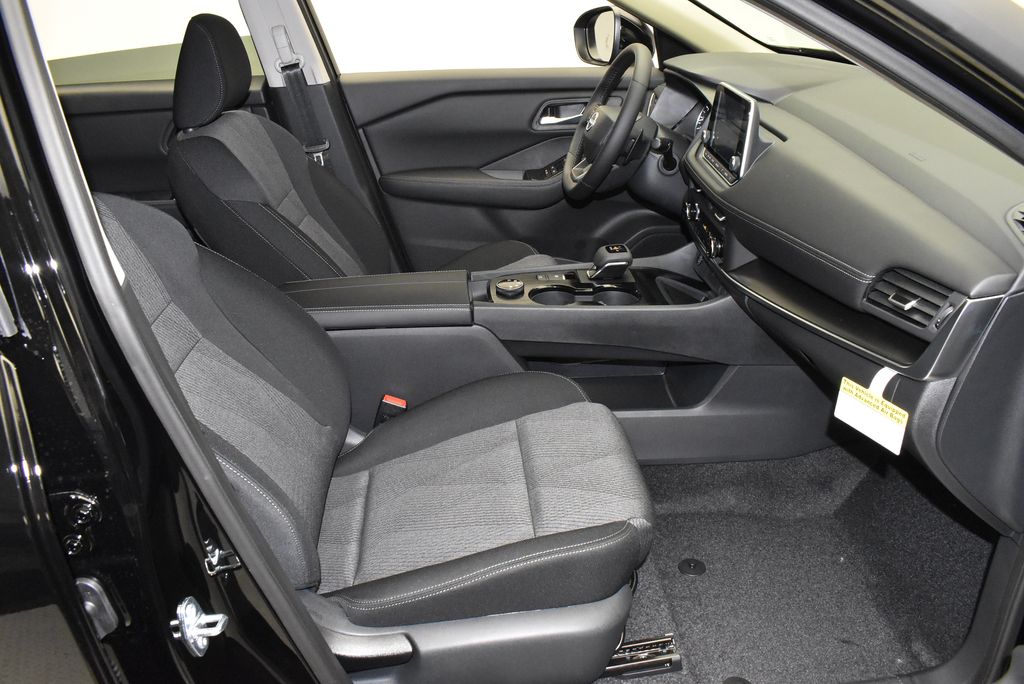 2025 Nissan Rogue SV 23