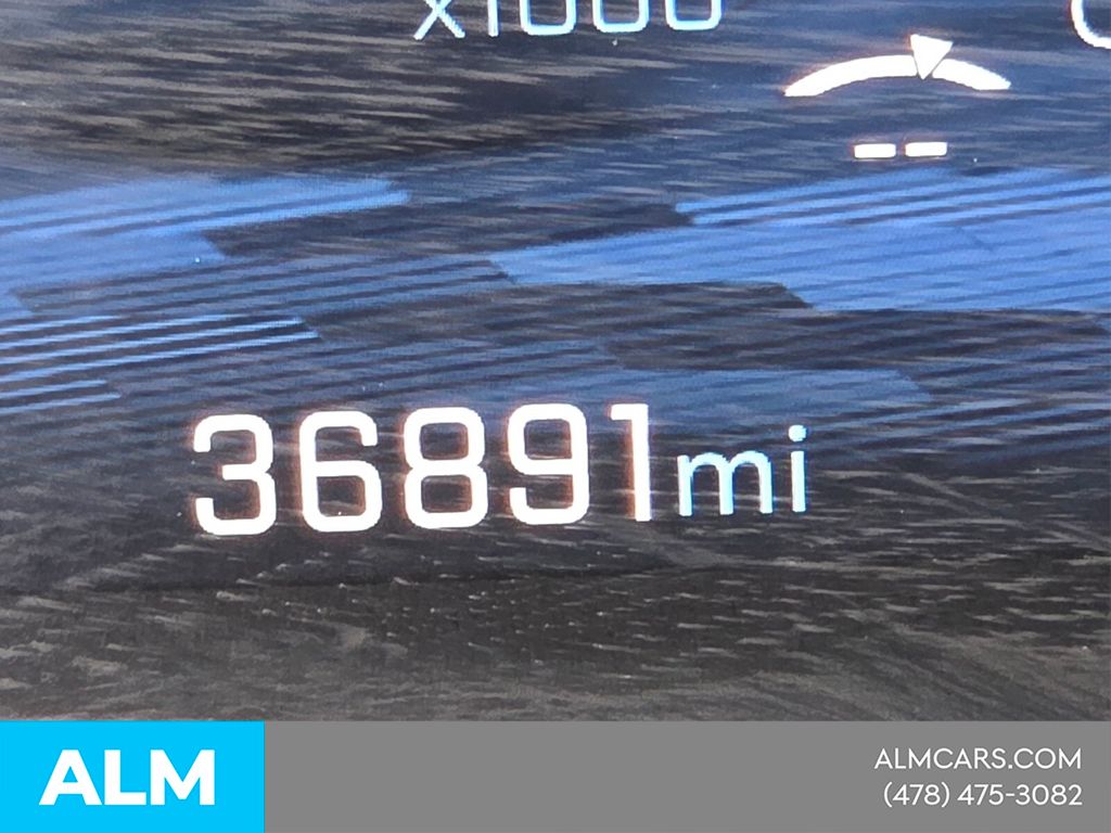 Used 2025 White Chevrolet LT image 24