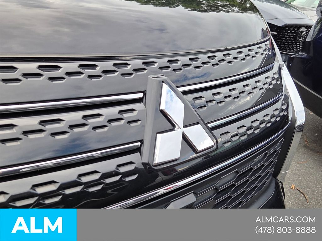 Used 2024 Silver Mitsubishi SE image 30