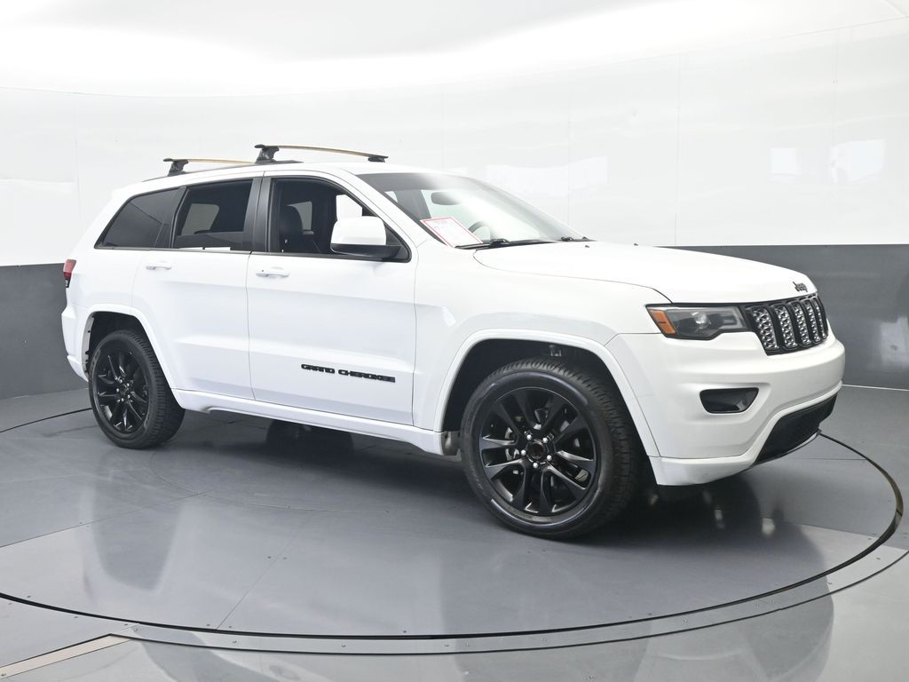 Used 2018 Bright White Clearcoat Jeep Altitude image 8