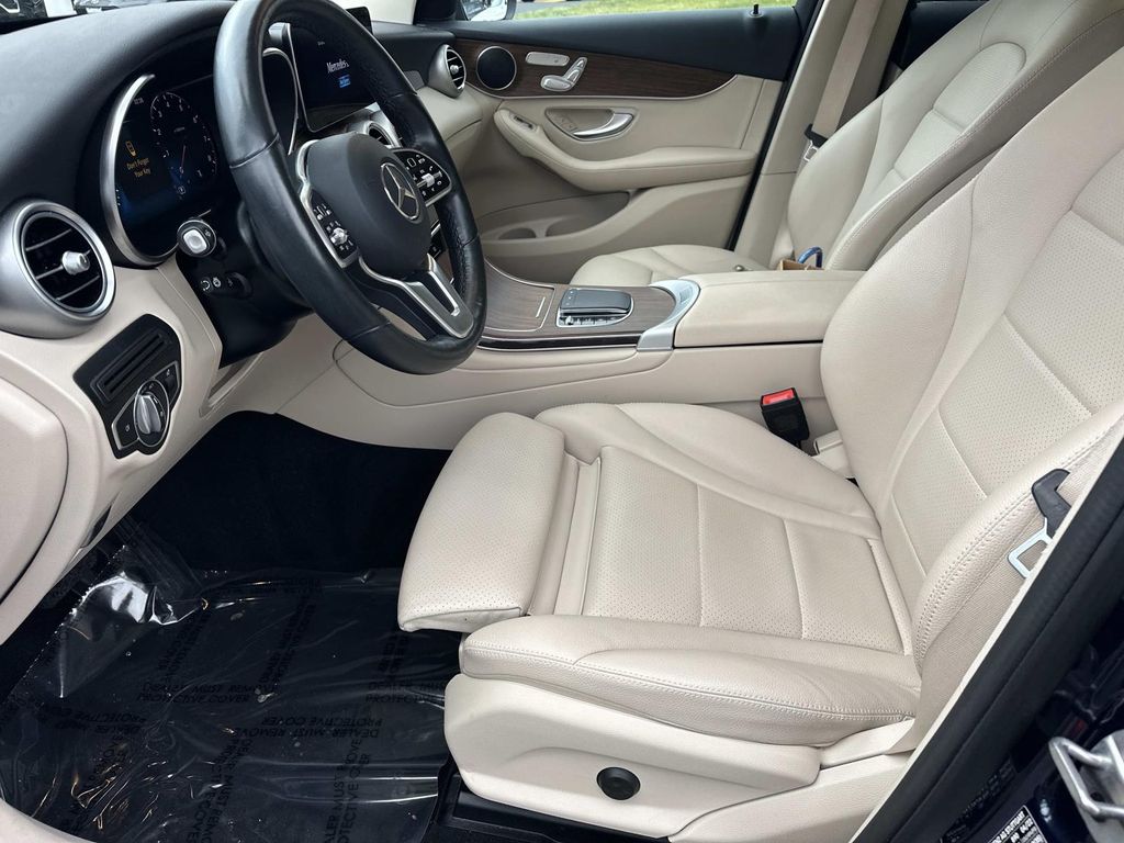 Thumbnail: 2022 Mercedes-Benz GLC - 29