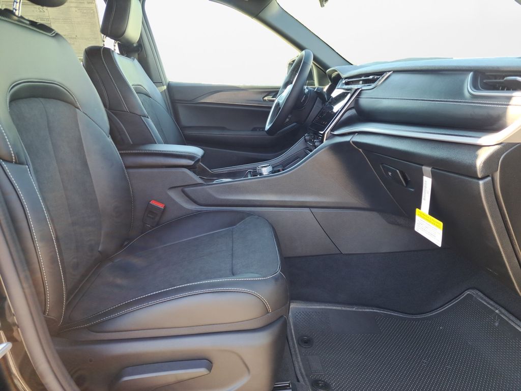 New Car 2025 Jeep Grand Cherokee  Laredo For Sale Under $40,000 In Austin, Texas