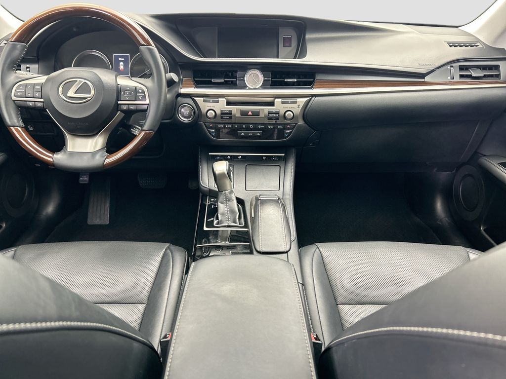 Thumbnail: 2017 Lexus ES - 13