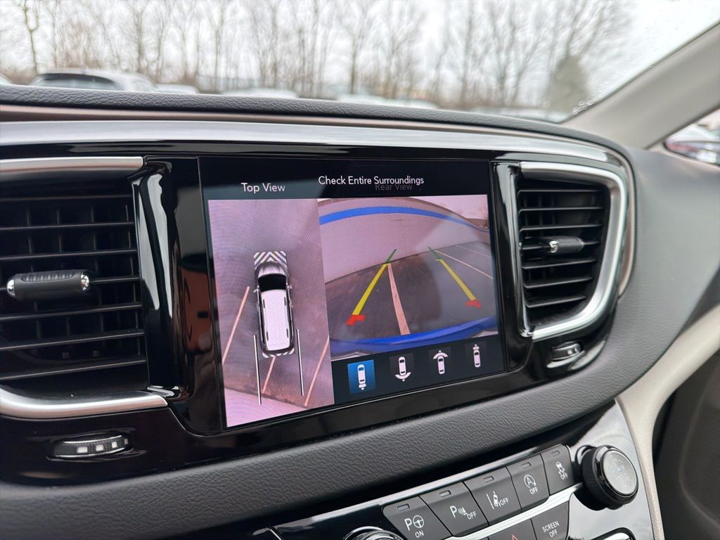 Thumbnail: 2019 Chrysler Pacifica - 32