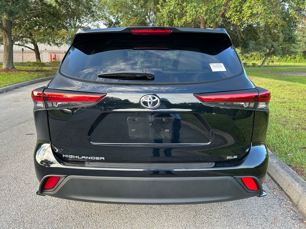 Thumbnail: 2023 Toyota Highlander - 4