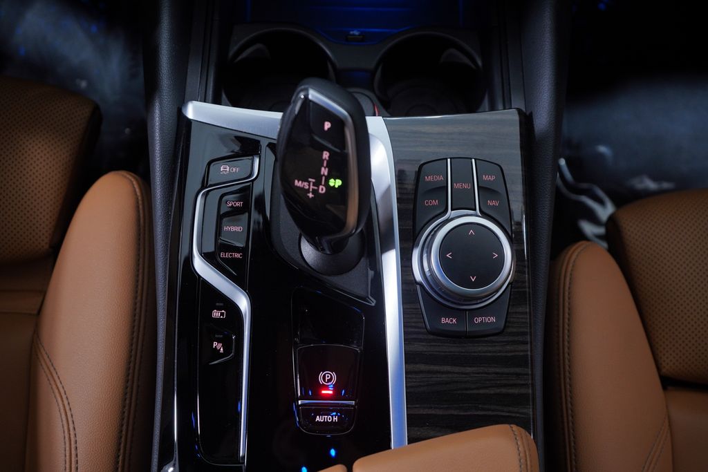 2022 BMW 5 Series 530e iPerformance 14
