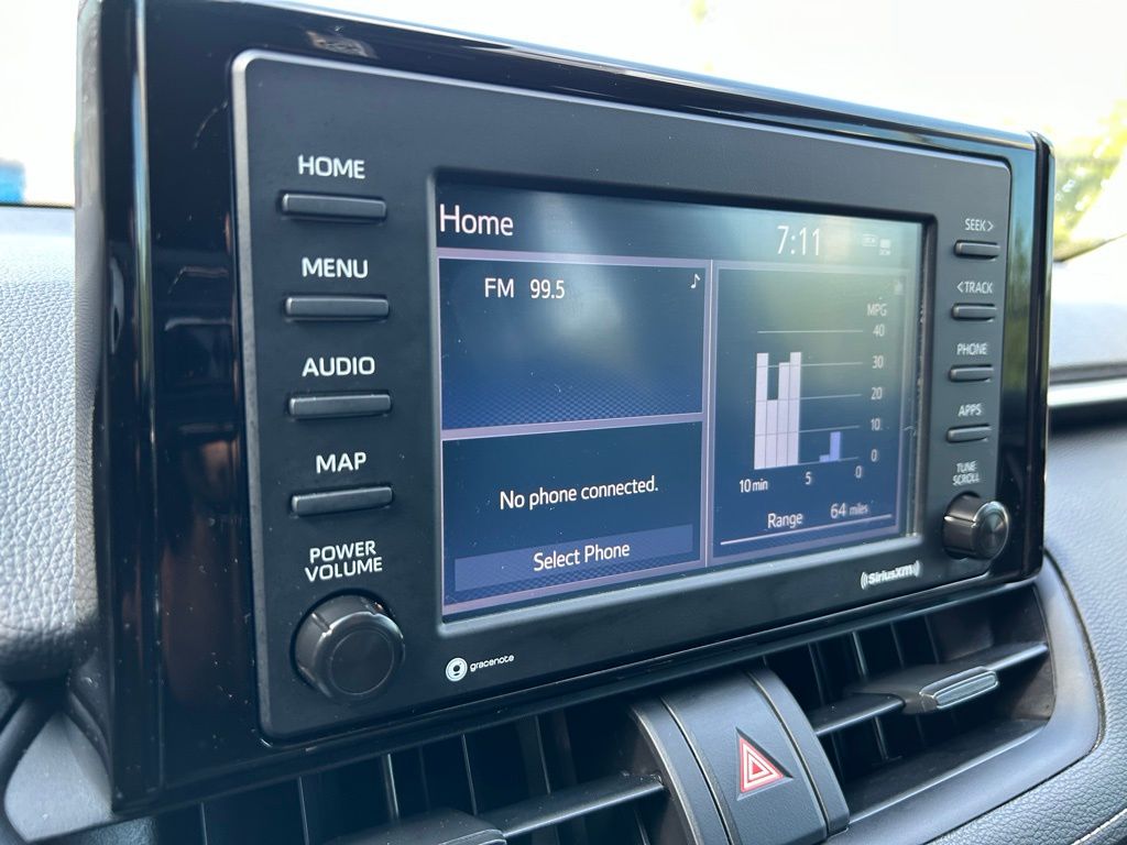 2022 Toyota RAV4 LE 18