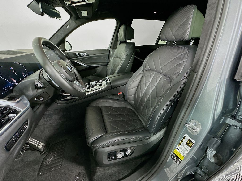 Thumbnail: 2023 BMW X7 - 21