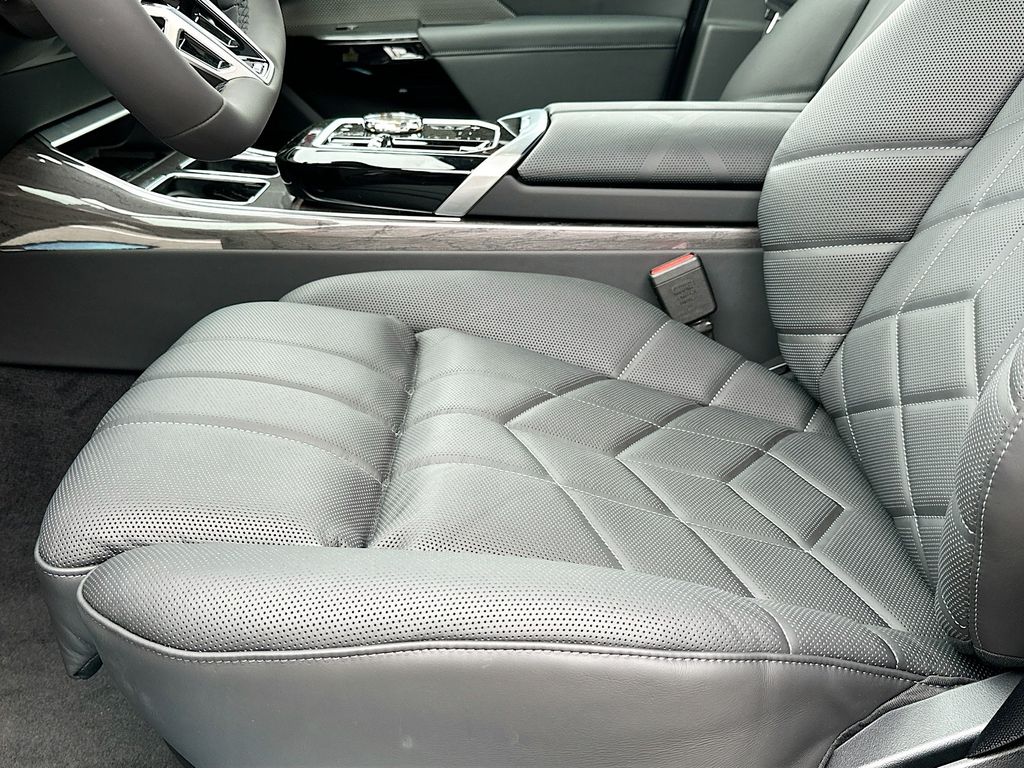 New 2026 Black BMW 760i xDrive image 20