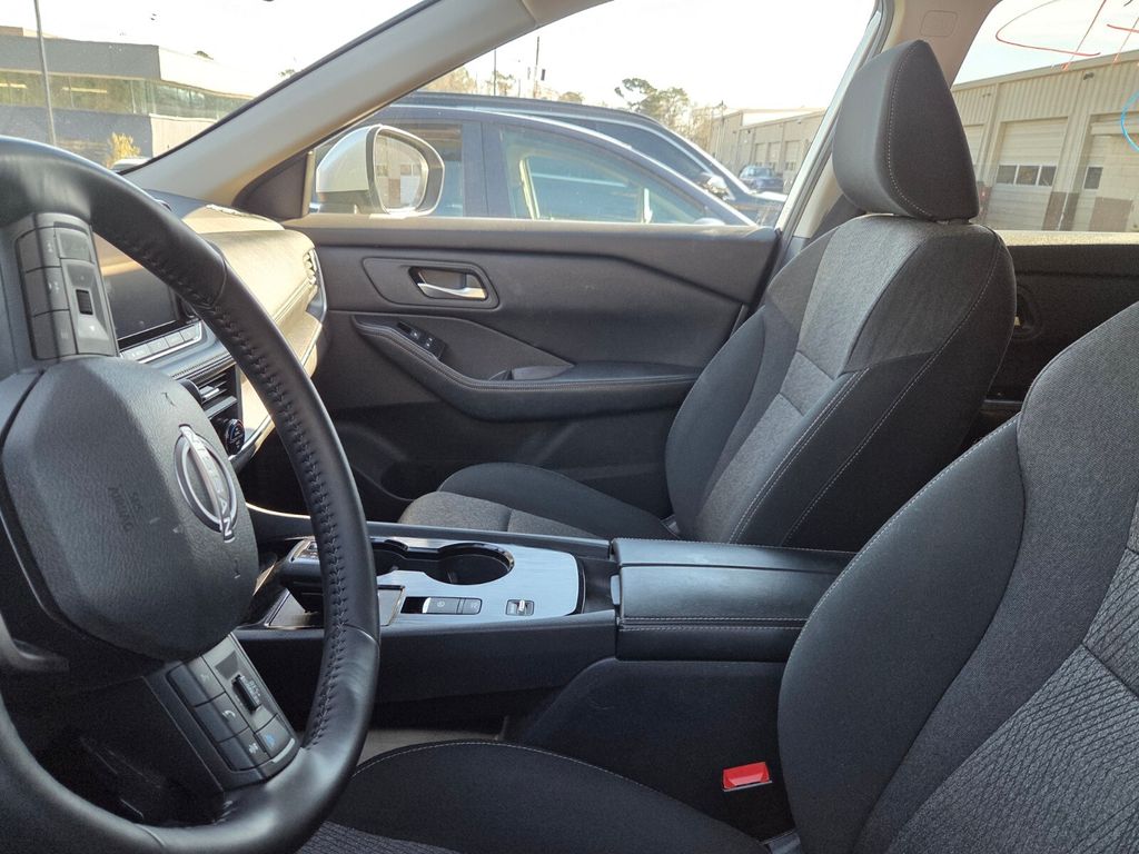Used 2025 Silver Nissan SV image 3