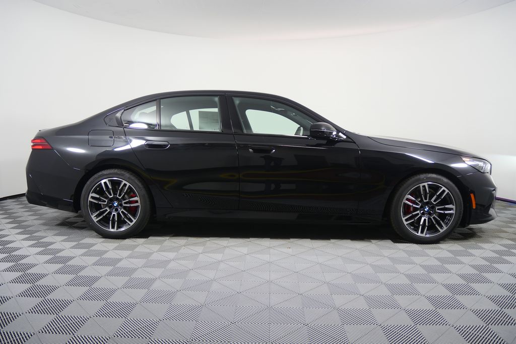 Thumbnail: 2026 BMW 5 Series - 2