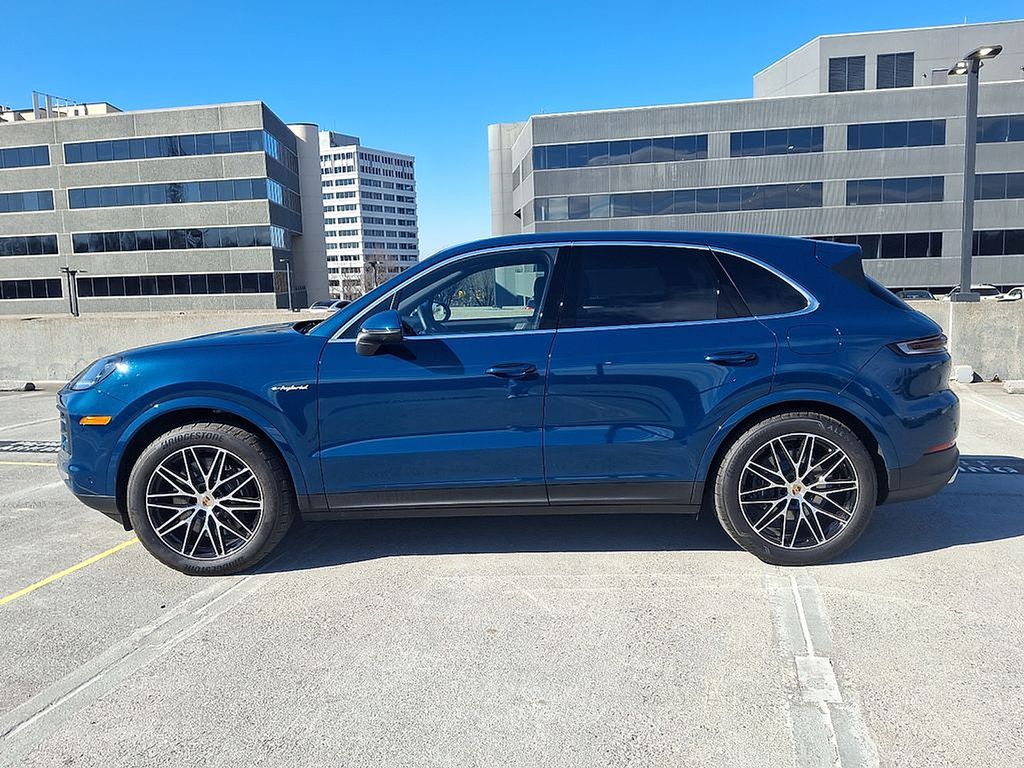 Thumbnail: 2025 Porsche Cayenne - 2