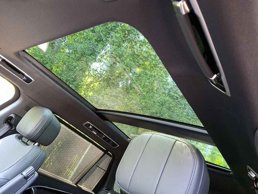 2025 Land Rover Range Rover SE 8