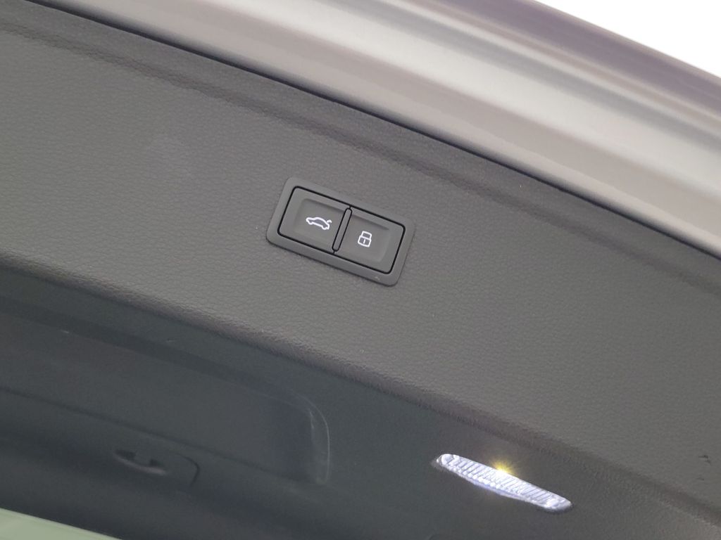 Thumbnail: 2023 Audi Q5 - 11