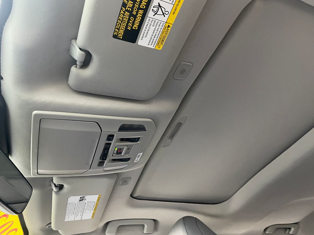 Thumbnail: 2023 Toyota Highlander - 31