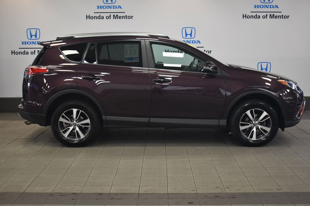2018 Toyota RAV4 XLE 9