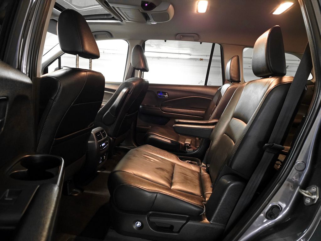 2020 Honda Pilot Touring photo 19