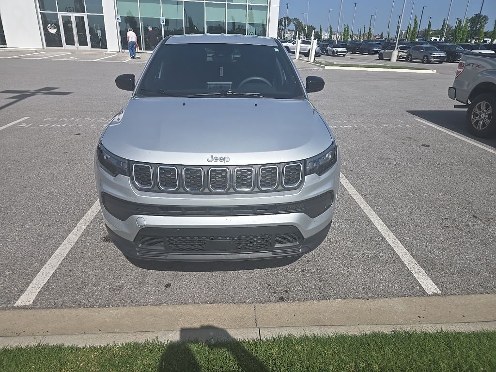View vehicle photo 4