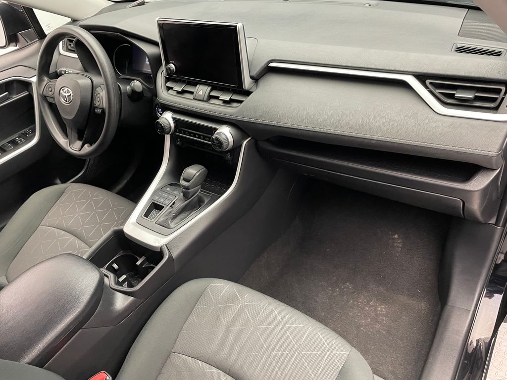 2024 Toyota RAV4 XLE 16