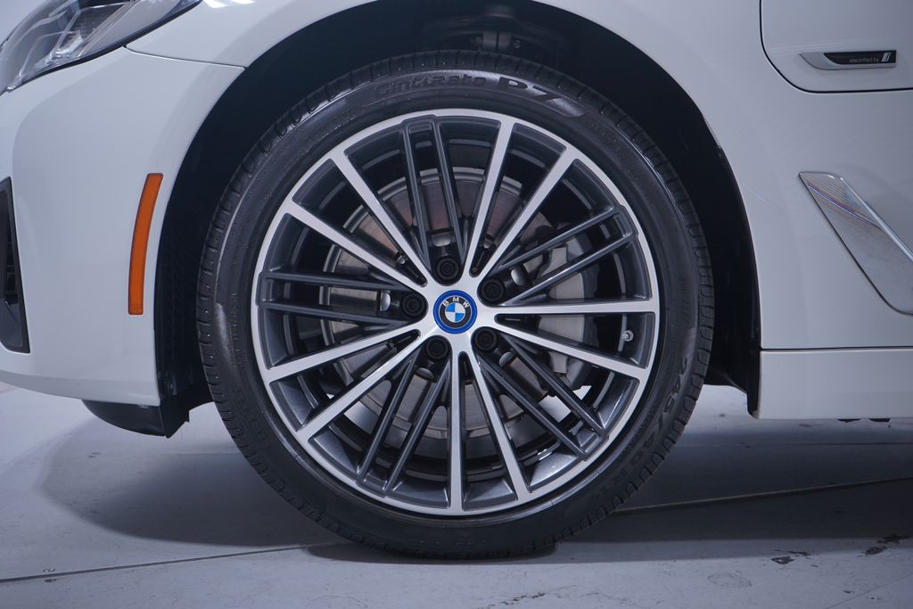 Thumbnail: 2023 BMW 5 Series - 2