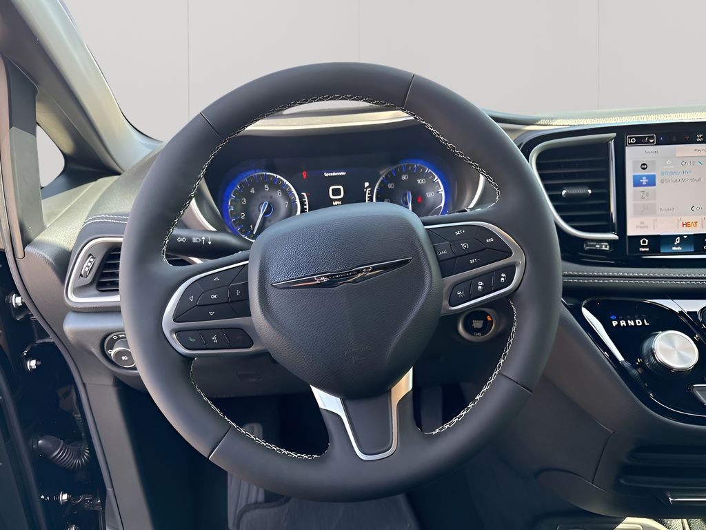 2025 Chrysler Pacifica Select - Photo 23