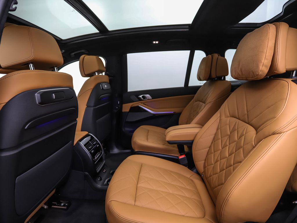 Thumbnail: 2026 BMW X7 - 22